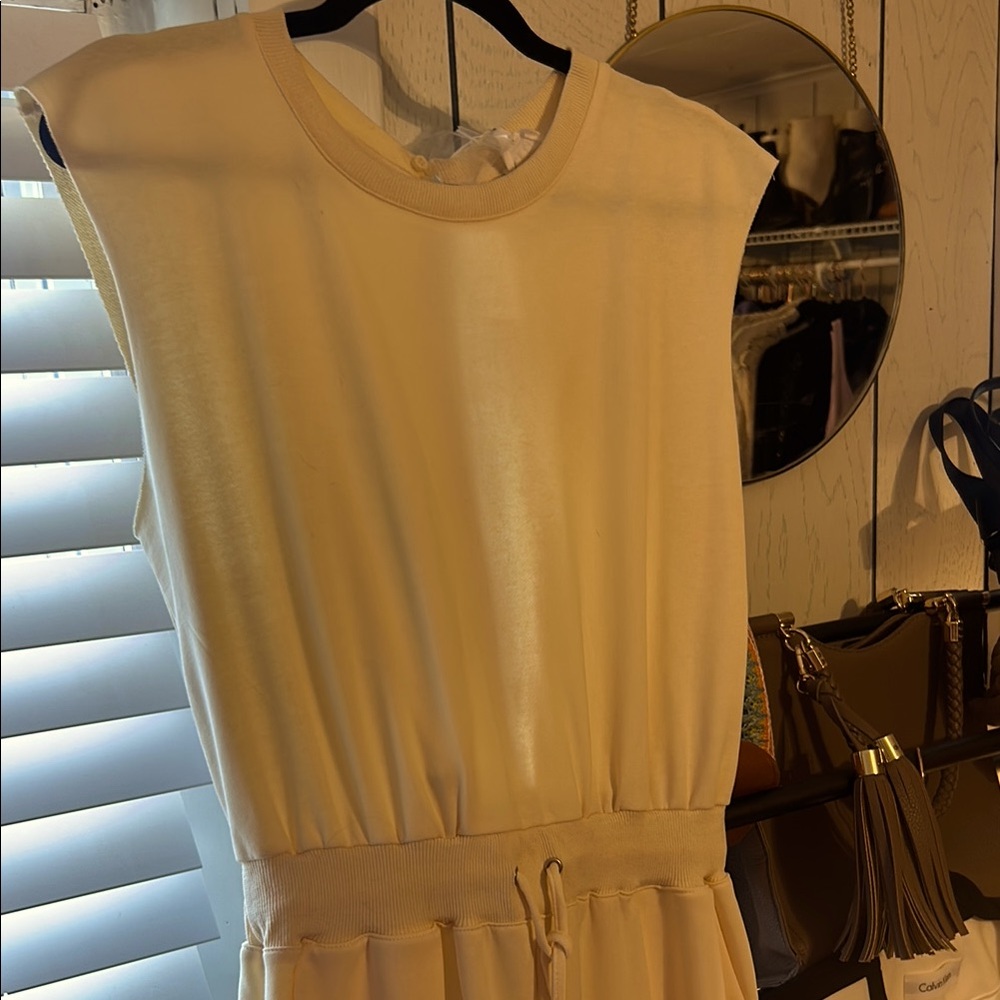 LE LIS Ivory/Cream Sleeveles Jumpsuit